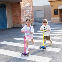 Самокат MICRO серії Maxi Deluxe Neon LED Ultra Pink (MMD233)