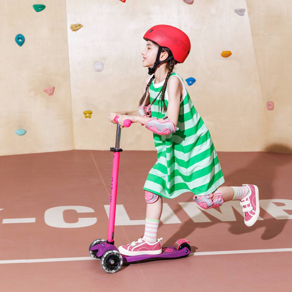 Фото Самокат MICRO серії Maxi Deluxe Neon LED Ultra Pink (MMD233)