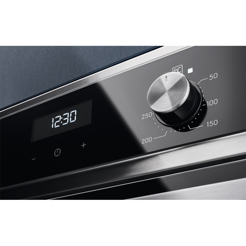 Духова шафа ELECTROLUX SteamBake PRO 600 EOD5C70BX Тип духовки електрична