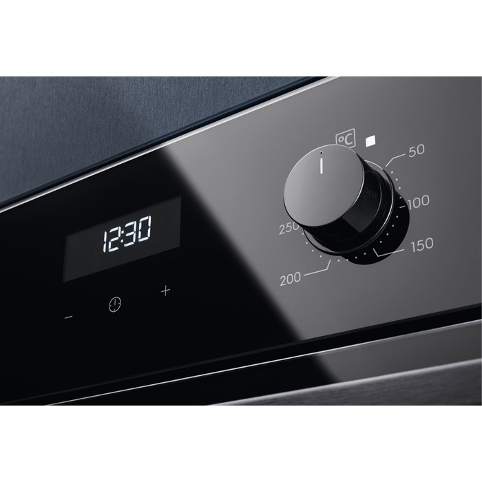 Духовой шкаф ELECTROLUX SteamBake PRO 600 KODEF70BZ Цвет черный