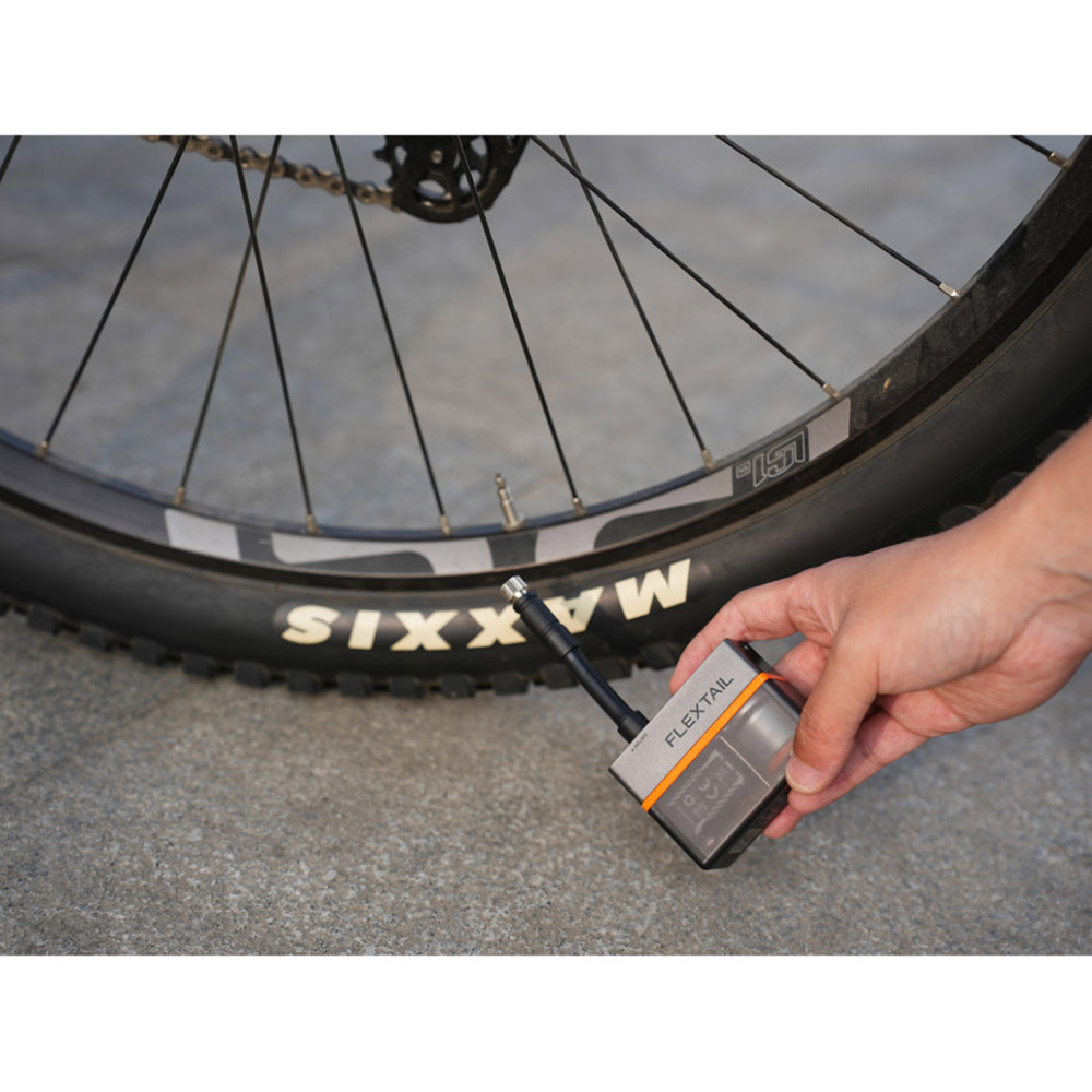 Огляд Велосипедний міні насос-задня фара FLEXTAIL Tiny Tire Pump ACS Black (6975755966342)