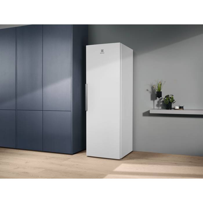 Холодильник ELECTROLUX RRT5MF38W1 Размораживание холодильной камеры автоматическое (капельное)