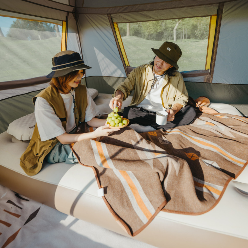 Зовнішній вигляд Намет NATUREHIKE Cape Series 5.2 CNK2450WS037 Gray/Brown (6927595783887)