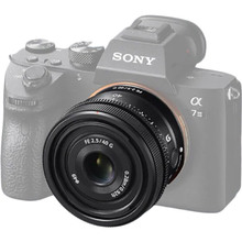 Объектив SONY 40 mm f/2.5 G для NEX (SEL40F25G.SYX)