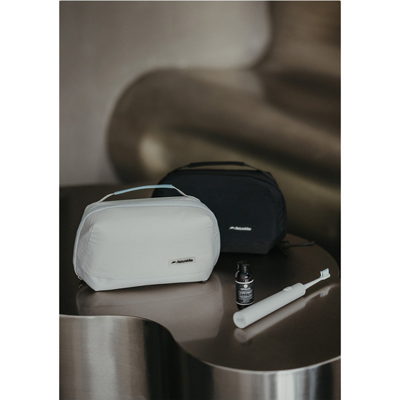 Внешний вид Косметичка NATUREHIKE Black (CNK2450XB019)