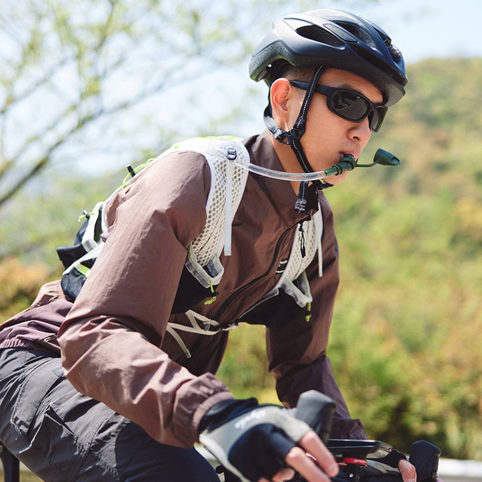 Питна система NATUREHIKE 2 л White (CNK2450CF011) Матеріал TPU