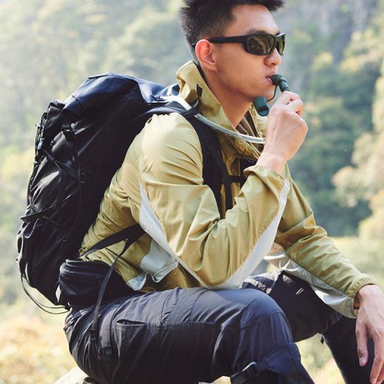 Питьевая система NATUREHIKE CNK2450CF011 3 л Transparent (6975641889793) Материал TPU