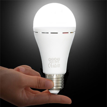 Светодиодная лампа NOAS Е27 LED YL95-0711 6500K аккумуляторная (58301)