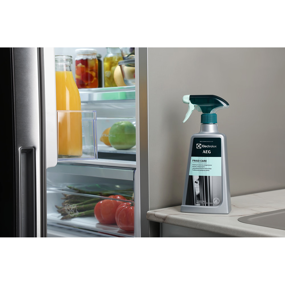 Засіб для чищення BI ELECTROLUX M3RCS301 (902986542) Особливості формує невидимий бар'єр проти слідів пальців та водяних плям.