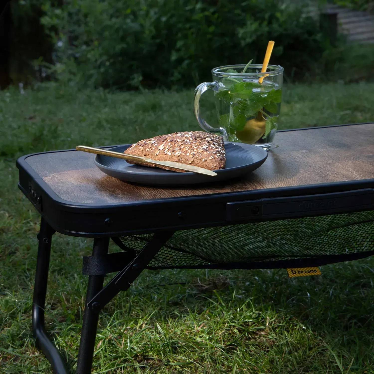 Стол BO-CAMP Woodbine Compact Black/Wood Look (1404190) Материал столешницы МДФ