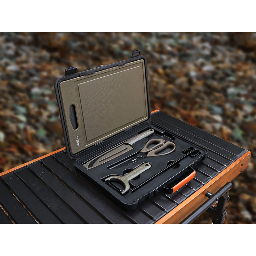 Набор для барбекю NEXTOOL Barbecue Tool Set (NE20261) Размеры нож Santoku: 26.7 х 1.9 х 3.7 см; ножницы: 22.6 х 7.95 х 1.4 см; овощечистка: 12.7 х 1.2 х 6.46 см; щипцы для барбекю: 25 х 6 х 2 см; разделочная доска: 29.1 х 19.1 х 0.45 см; кейс для хранения: 31.3 х 24 х 3.9