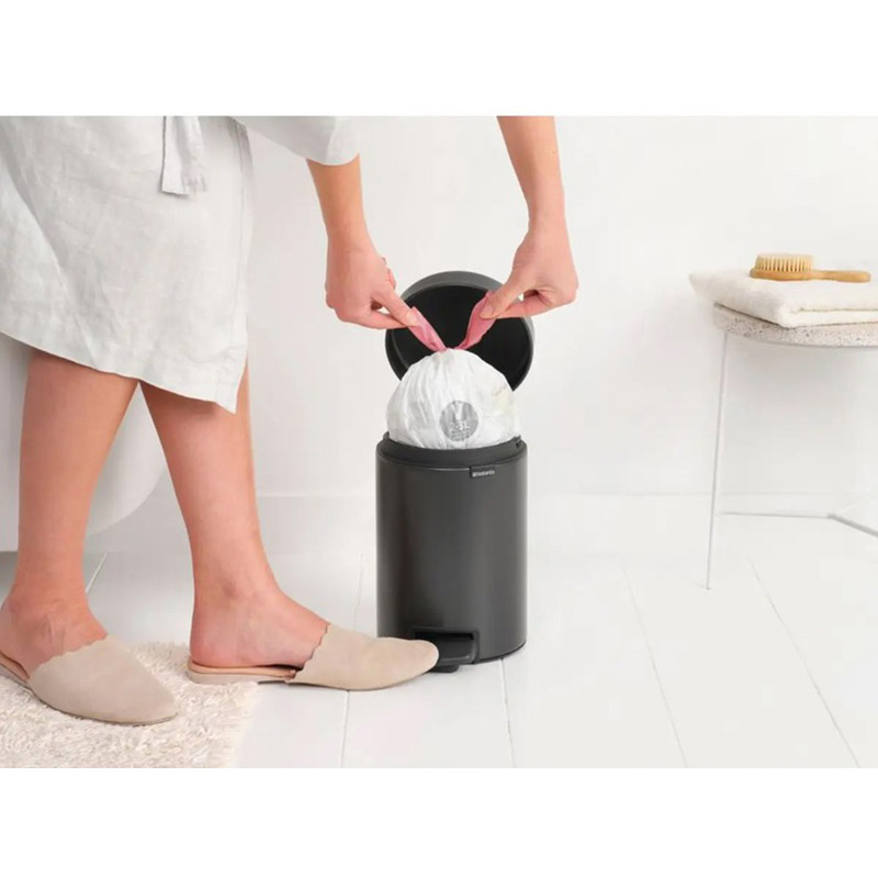 Відро для сміття Brabantia NewIcon Pedal Bin 3 л Графітовий (233449_MIRS) Матеріал Нержавіюча сталь