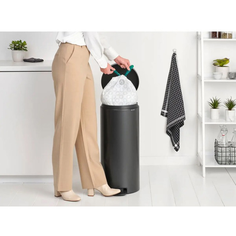 Відро для сміття Brabantia NewIcon Pedal Bin 30 л Графітовий (233524) Матеріал Нержавіюча сталь