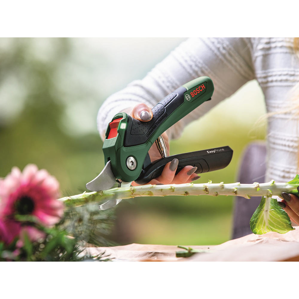Фото 17 Секатор акумуляторний BOSCH EasyPrune (0.600.8B2.102)