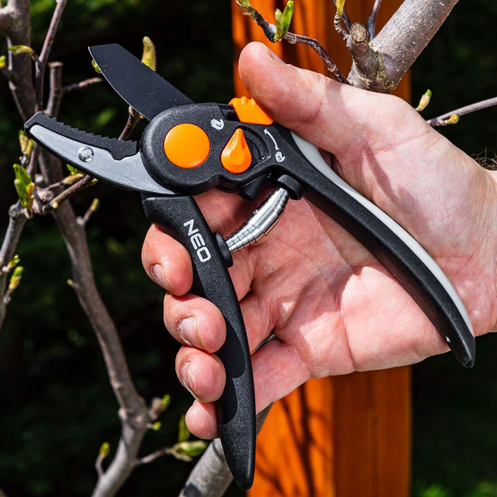 Покупка Секатор NEO TOOLS 18мм, 200мм, 240г (15-203)