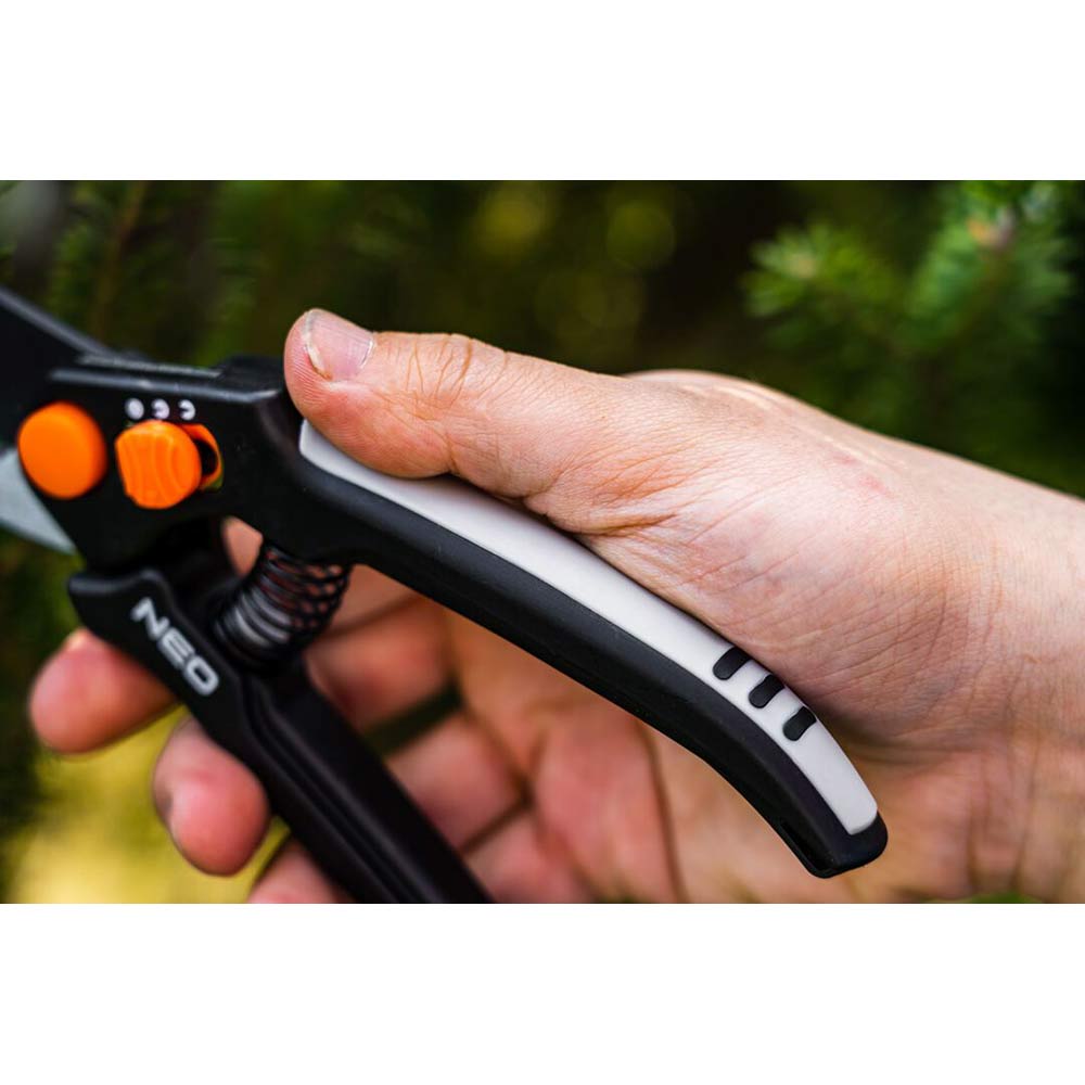 Фото 4 Секатор NEO TOOLS 15мм, 185мм, 164г (15-200)