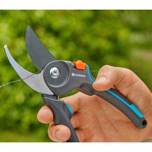 Секатор GARDENA PremiumCut Pro fresh wood 215 мм (12251-20.000.00) Заказать Секатор GARDENA PremiumCut Pro fresh wood 215 мм (12251-20.000.00)