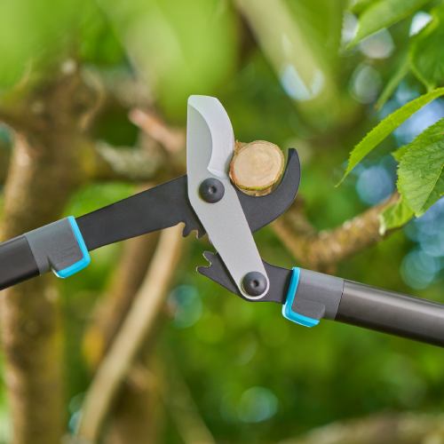 В Фокстрот Веткорез GARDENA EnergyCut Pro L 750 мм (12051-20.000.00)