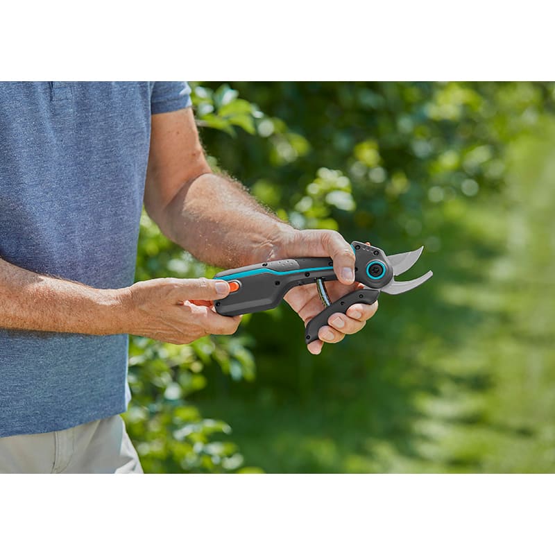 Огляд Секатор акумуляторний GARDENA AssistCut 25 мм (12222-20.000.00)