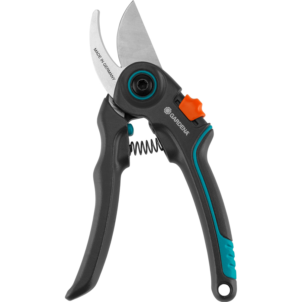 Секатор GARDENA ExpertCut Bypass (12203-20.000.00) Додатково прецизійні леза з наскрізним загартуванням, ріжуча головка під кутом, жолобок для стоку соку, фіксатор для роботи однією рукою, рукоятки ергономічної форми, покриття від налипання