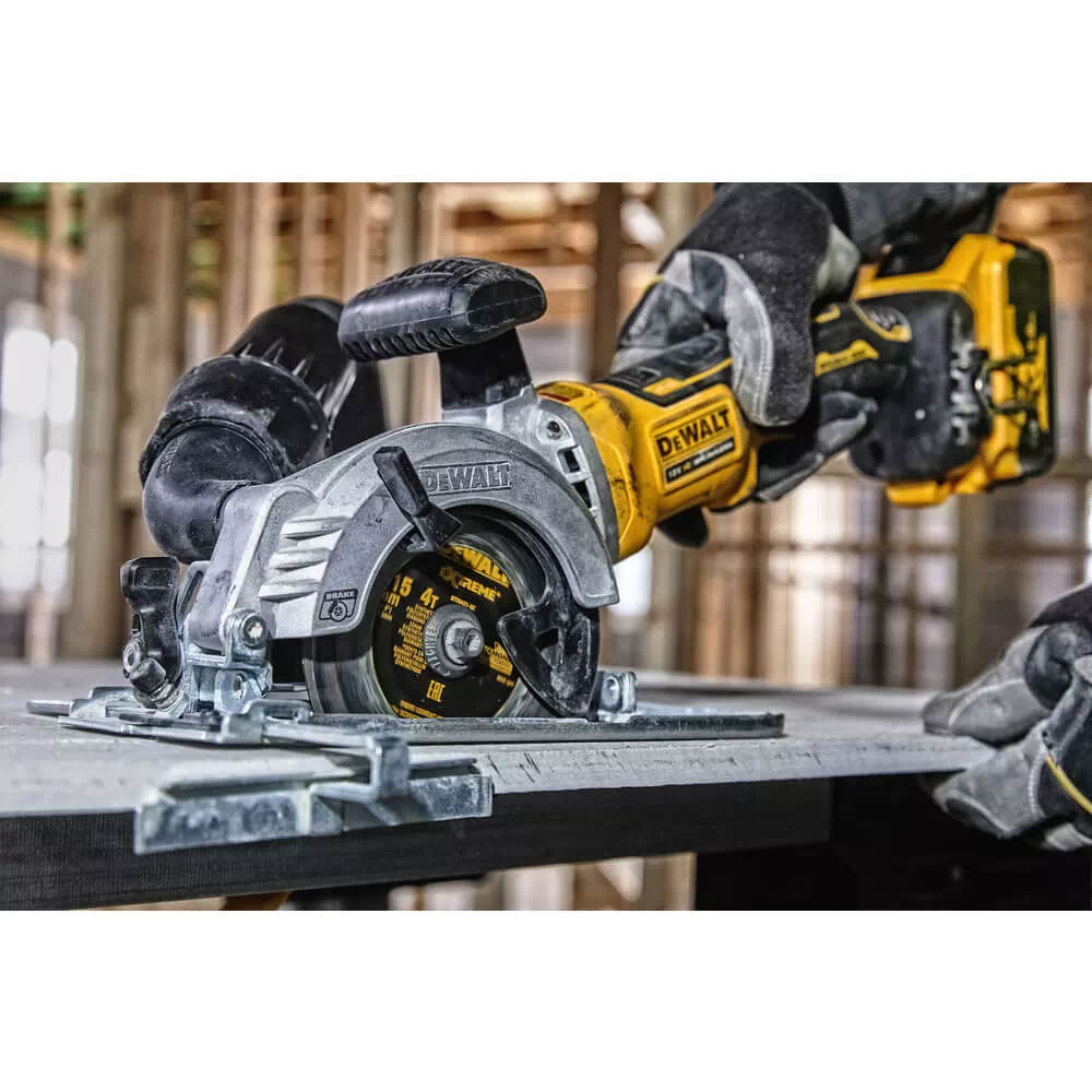 Дисковая пила DEWALT DCS571N Питание  аккумулятор