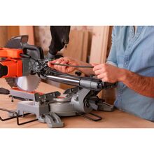 Пила торцовочная Black&Decker BES700