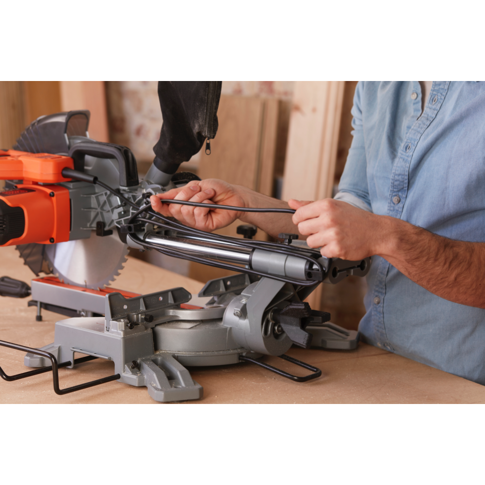 Пила торцювальна Black & Decker BES700 Потужність 1600