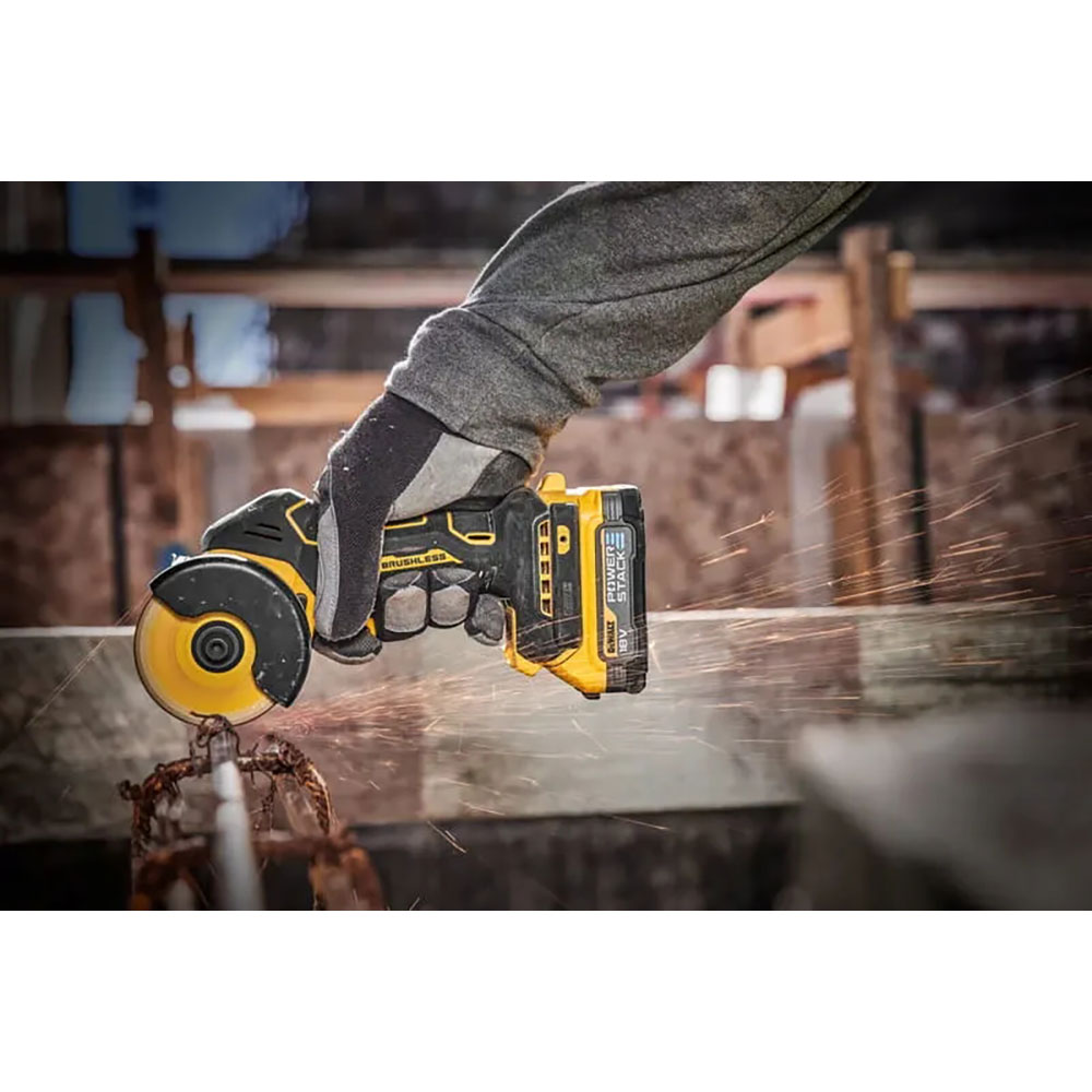 Пила дисковая DEWALT DCS438N Напряжение аккумулятора 18