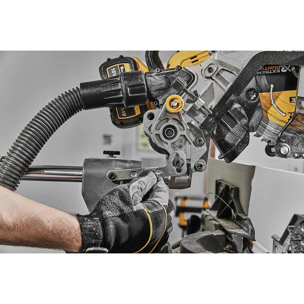 Фото 19 Дисковая пила DEWALT DCS781N