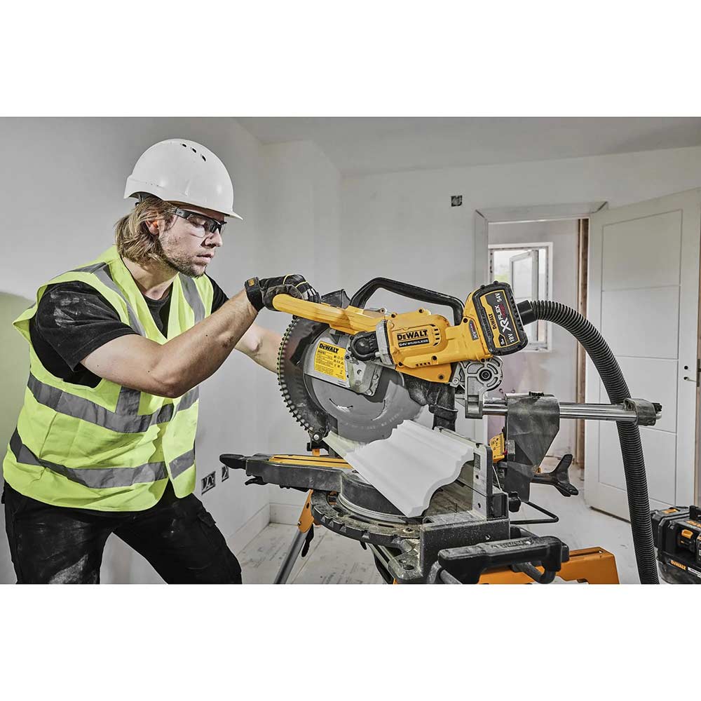 Фото 21 Дискова пилка DEWALT DCS781N