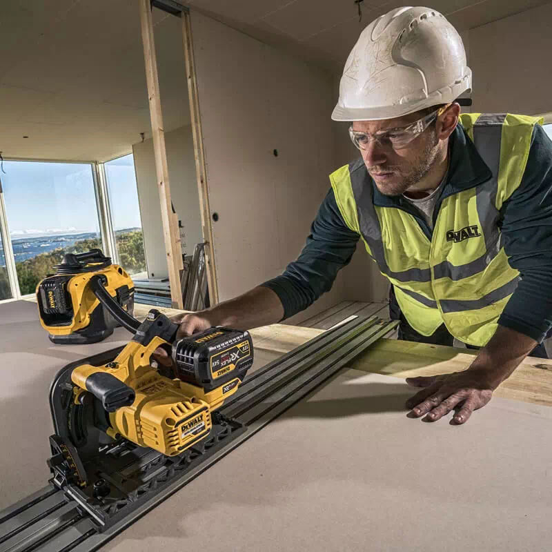 Заказать Дисковая пила DEWALT DCS520T2