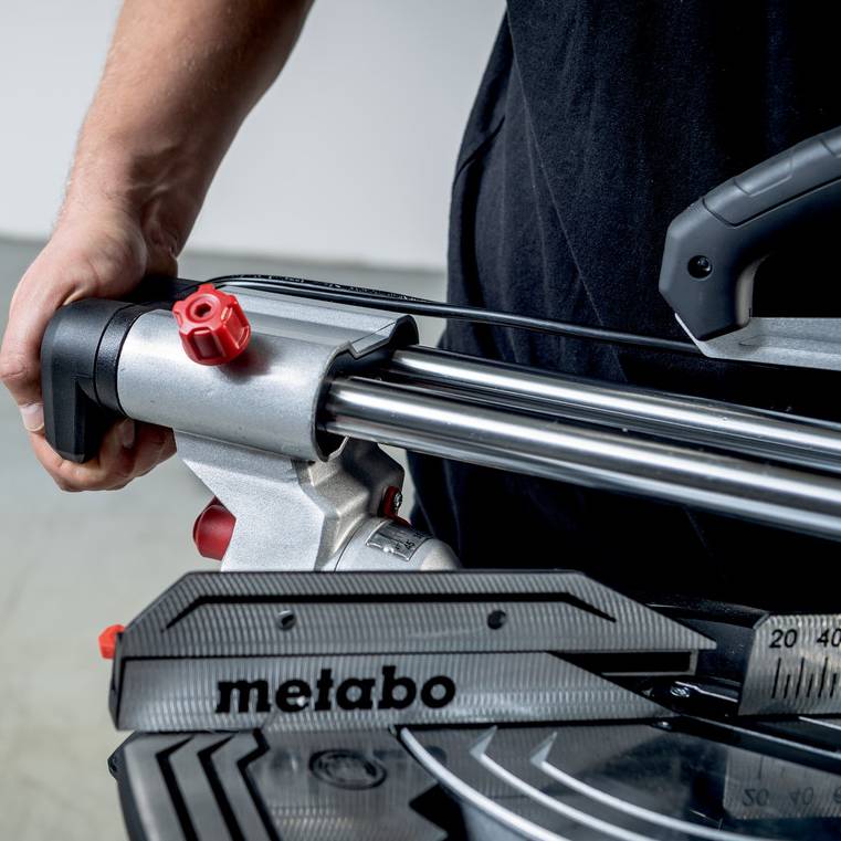 Изображение Торцовочная пила METABO KGS 305M с протяжкой (613305000)