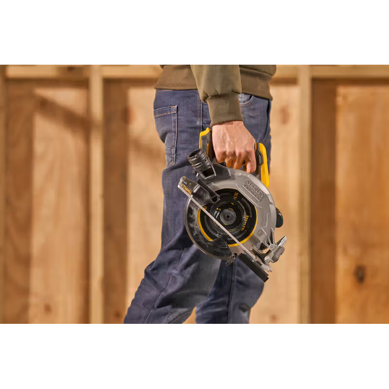 Пила циркулярная STANLEY FatMax SFMCS550B Особенности наличие подсветки