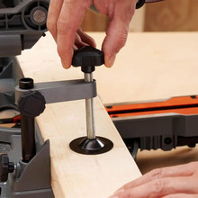 Пила торцювальна BLACK N DECKER BES702