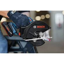Пила циркулярная BOSCH Professional GKM 18V-50 18В без АКБ и ЗУ (0.601.6B8.000) Пила циркулярная BOSCH Professional GKM 18V-50 18В без АКБ и ЗУ (0.601.6B8.000)