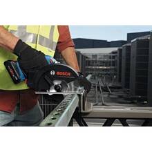 Пила циркулярная BOSCH Professional GKM 18V-50 18В без АКБ и ЗУ (0.601.6B8.000) Пила циркулярная BOSCH Professional GKM 18V-50 18В без АКБ и ЗУ (0.601.6B8.000)