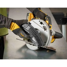 Дисковая пила DEWALT DCS383H2