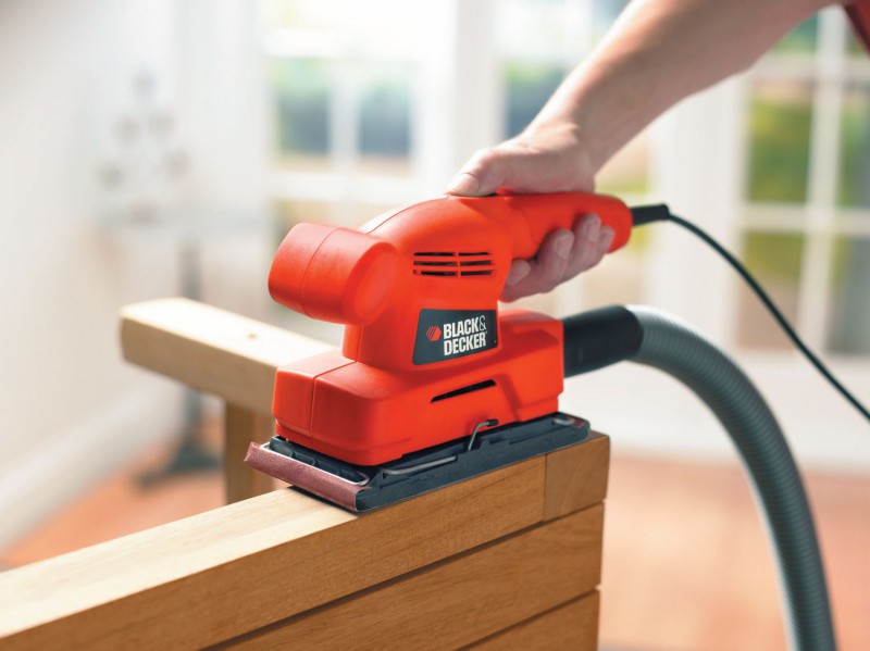 Виброшлифмашина BLACK&DECKER KA300-XK Конструкция подсоединение пылесборника