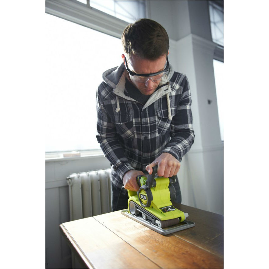 Ленточная шлифмашина RYOBI EBS800 (5133001148) Особенности система центрирования ленты
