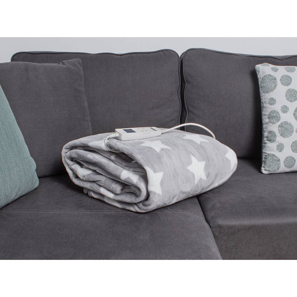 Электроодеяло NOVEEN EB750 super soft 180x160cm Grey Star (73014) Особенности После отсоединения можно стирать в стиральной машине (макс. 30°C); Ощущение тепла уже через 1 минуту; Автоматическое отключение через 3 часа; Автоматический таймер от 1 до 10 часов;