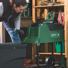 Садовый измельчитель BOSCH AXT22D 2200 Вт (0.600.803.003) Садовый измельчитель BOSCH AXT22D 2200 Вт (0.600.803.003)