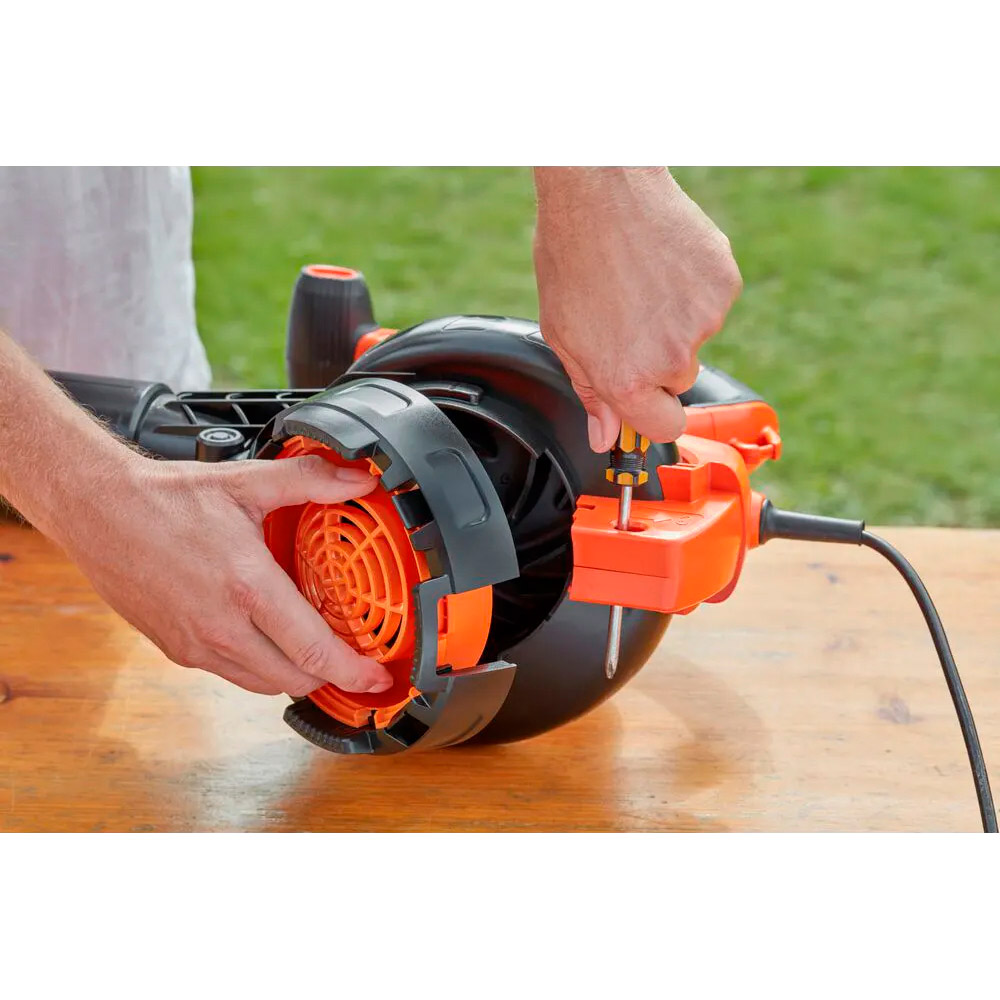 В Фокстрот Воздуходувка BLACK&DECKER BEBLV301