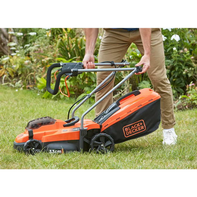 Фото Газонокосарка BLACK+DECKER BCMW3318L2