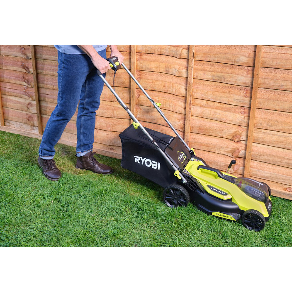 Газонокосарка RYOBI ONE+ HP RY18LMX33A-150 (5133006287) Комплектація  Акумулятор, Газонокосарка, Документація, Зарядний пристрій, Комплект кріплень, Ручка, Травозбірник