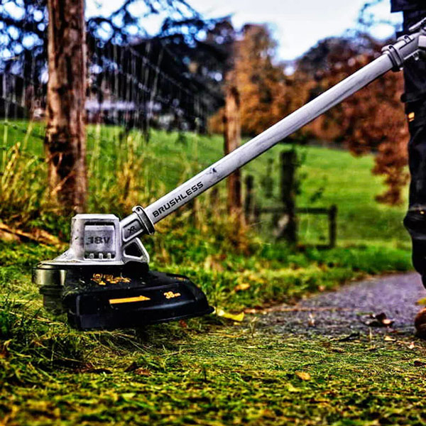 Фото Триммер DeWALT DCMST561N