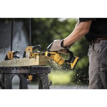 Цепная минипила DEWALT DCMPS520N