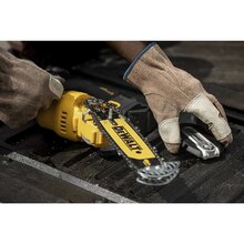 Цепная минипила DEWALT DCMPS520P1