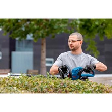 Кусторез BOSCH GHE 18V-60 18В без АКБ и ЗУ (0.600.8C9.000)