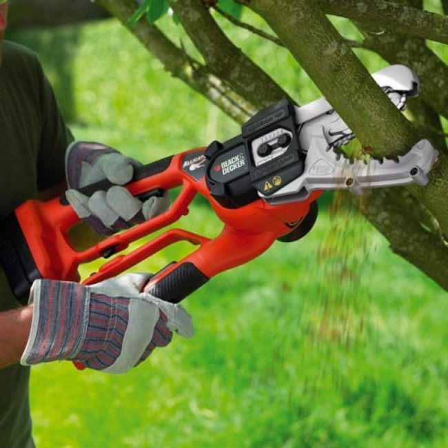 Цепная пила BLACK&DECKER GK1000 Двигатель поперечное (боковое)