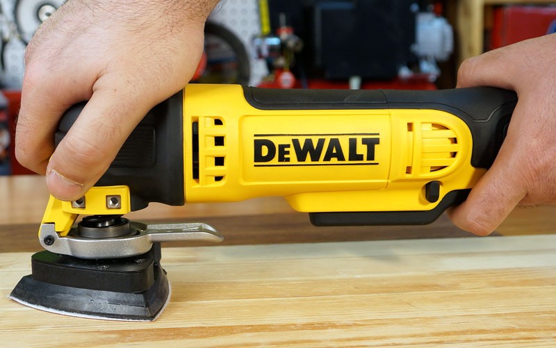 Багатофункціональний інструмент DEWALT DWE315 Система швидкої заміни насадок бесключевая 